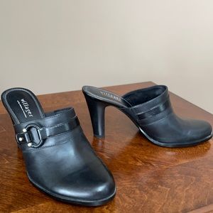 Liz Claiborne Villager Leather Slide On Heels. 7.5